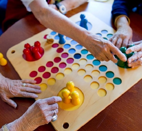 Jeux de société adaptés pour jouer à table